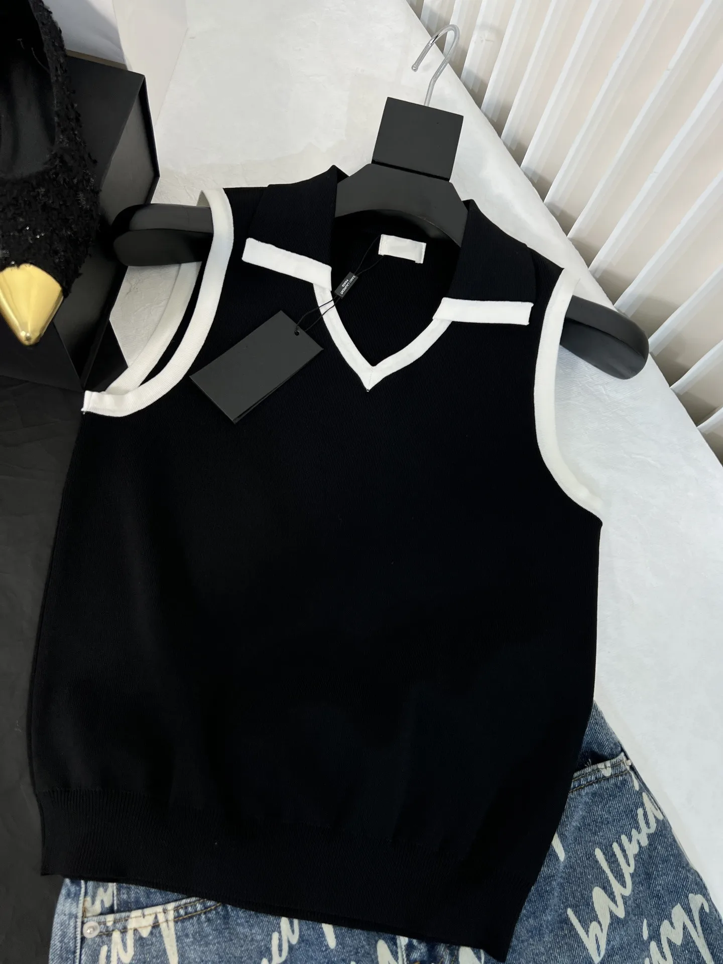 

2022 summer new women's Vintage Black and white vest