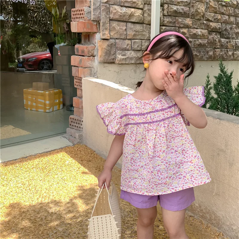 

Детская летняя блузка с цветочным принтом