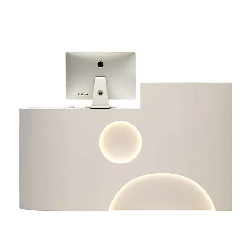 Освещенные угловые стойки регистрации в скандинавском стиле маленькие