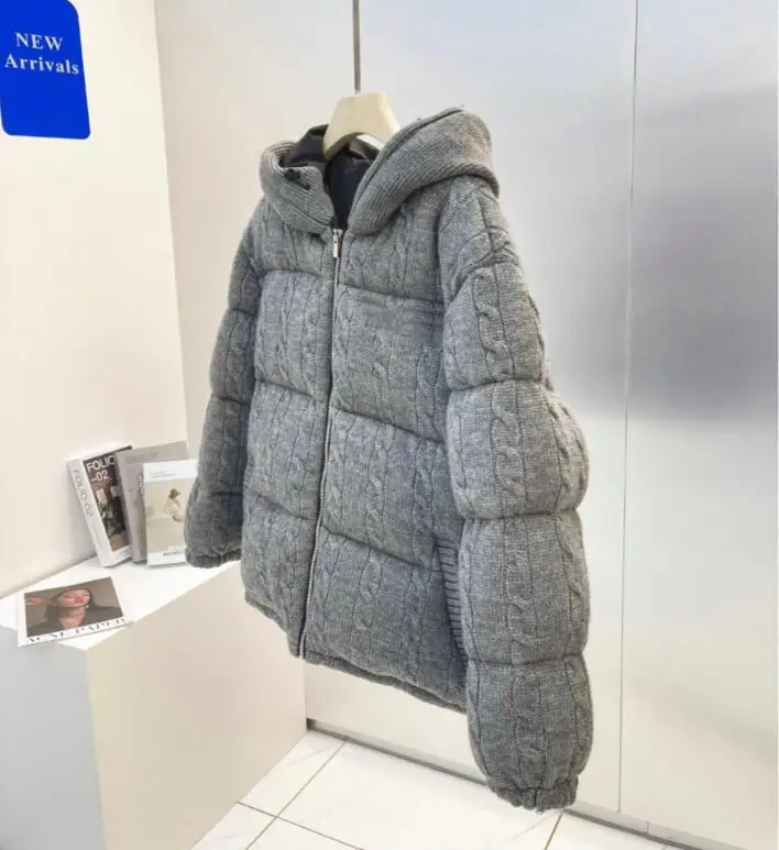 

Пуховик женский зимний трикотажный с вышивкой и надписью