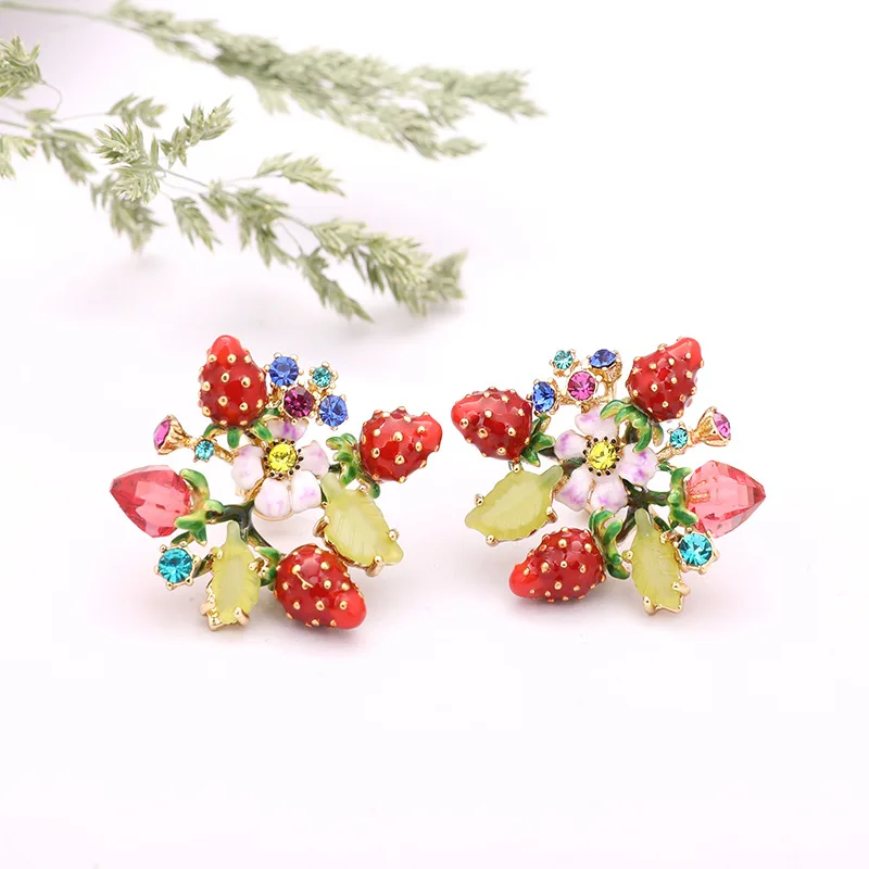 

Клубничный цветок ухо Простой Круглый Женский