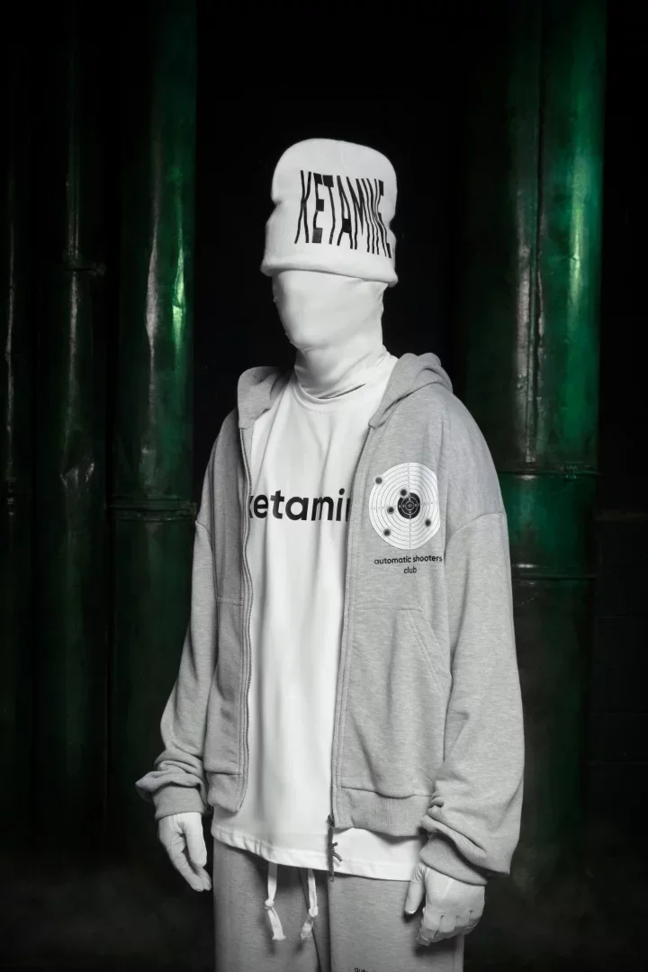 Шапка-бини вязаная унисекс с надписью в стиле K-POP