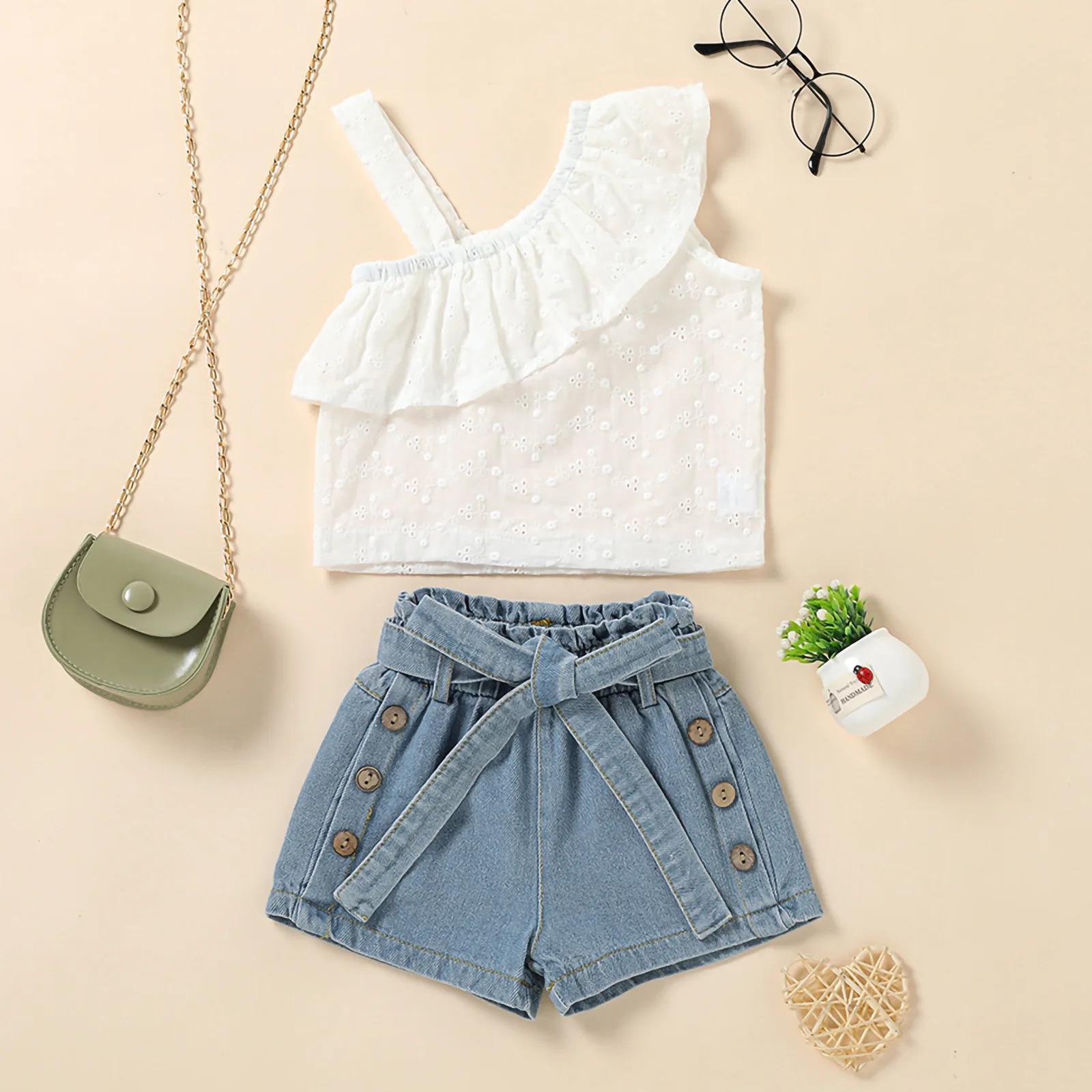 

Костюм детский летний из двух предметов с шортами и коротким рукавом