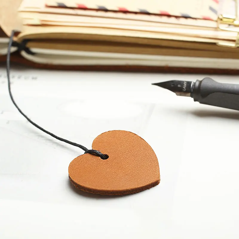 

Heart-shaped Bookmark Genuine Leather H3.5cm Travel Notebook Book Mark Lovely Diary Pendant Decor Accessoriy