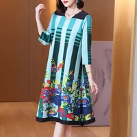retro print miyake pleated dress 2022 spring new fashion age reducing mothers day loose meat covering large size womens dress