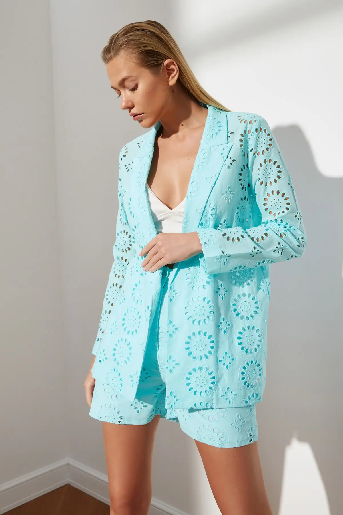 

Trendyol Brodeli Jacket TWOSS21CE0408