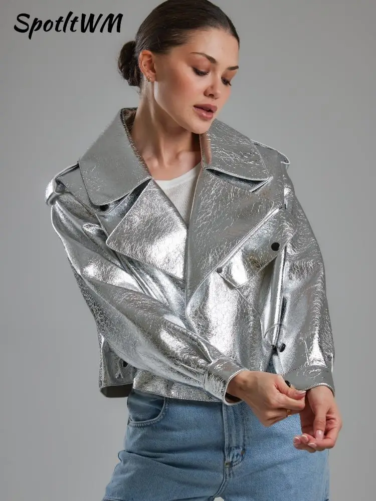 

Женская шикарная Серебристая мотоциклетная куртка из искусственной кожи, элегантное Свободное пальто из искусственной кожи с отложным воротником и длинным рукавом, осень 2023, женская модная верхняя одежда