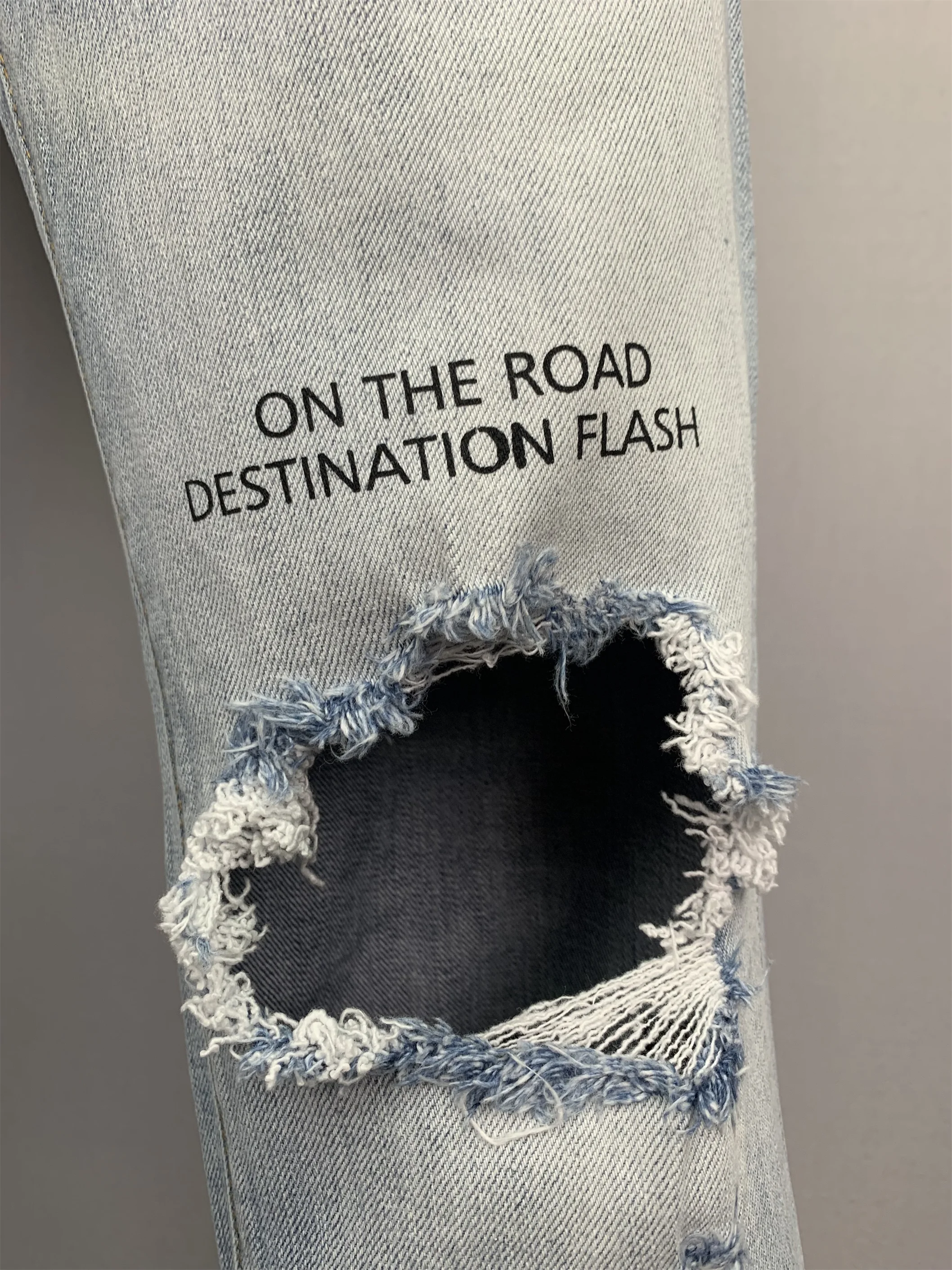 2023 New D2 Jeans Men's Jeans Fashion Slim Fit Wash Hole Patch Print Graffiti Feet