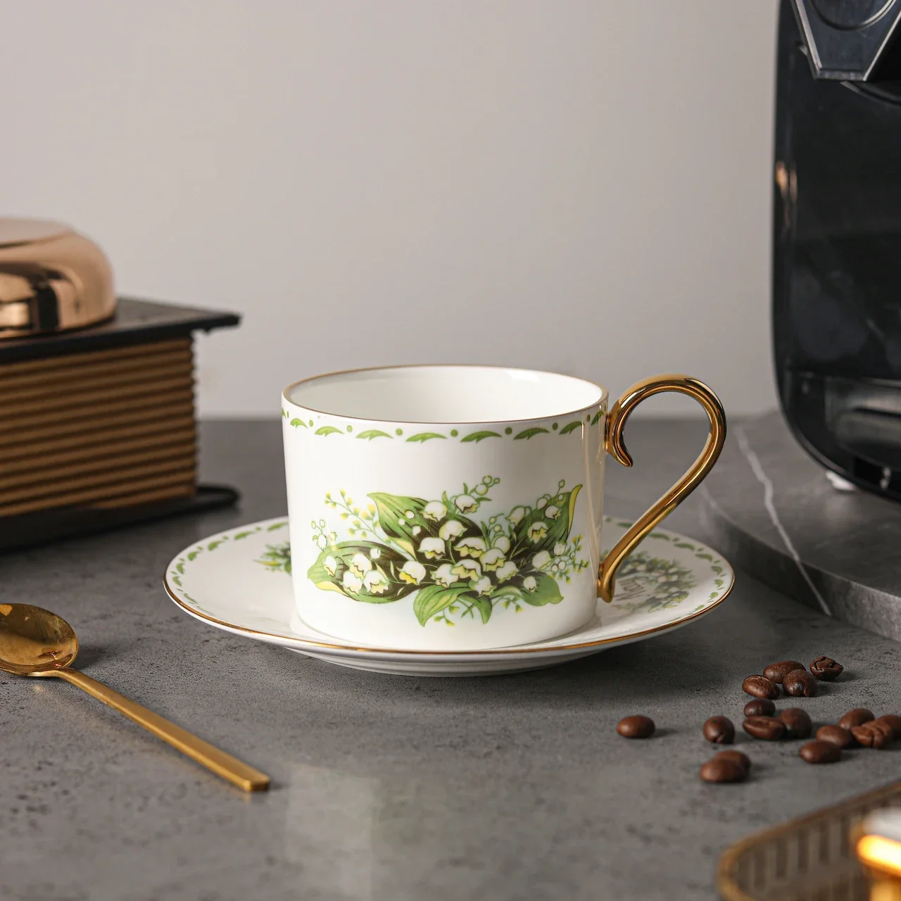Позолоченная легкая роскошная кофейная чашка и блюдце из костяного фарфора