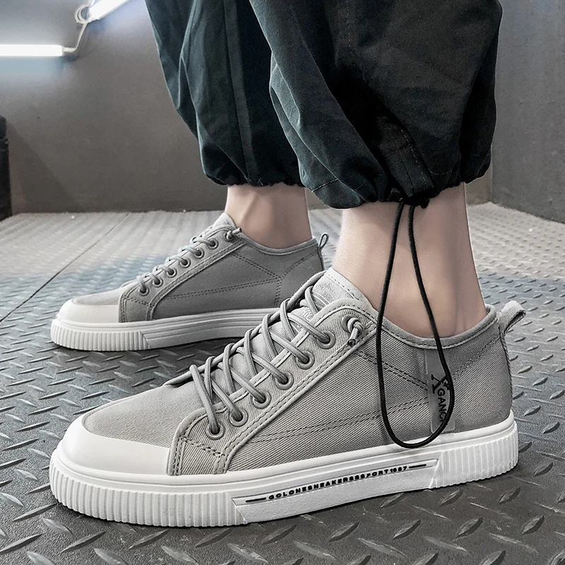 

Lightweight Men's Flat-bottomed Fashion Sneakers Summer Breathable Slip-on Lazy Canvas Tide Shoes Casual Sneakers All-match