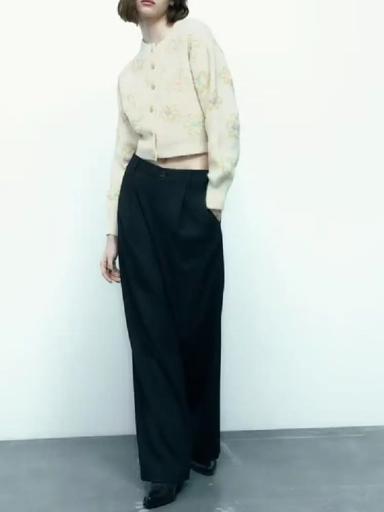 

Женский короткий кардиган с восковой вышивкой, на раннюю весну