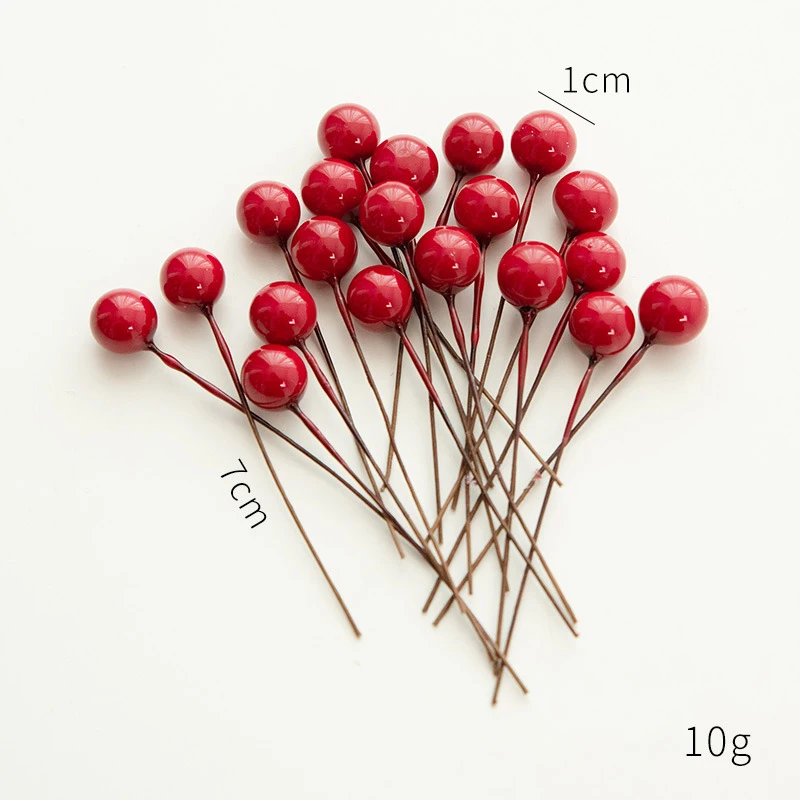 

Рождественская гирлянда из искусственных ягод