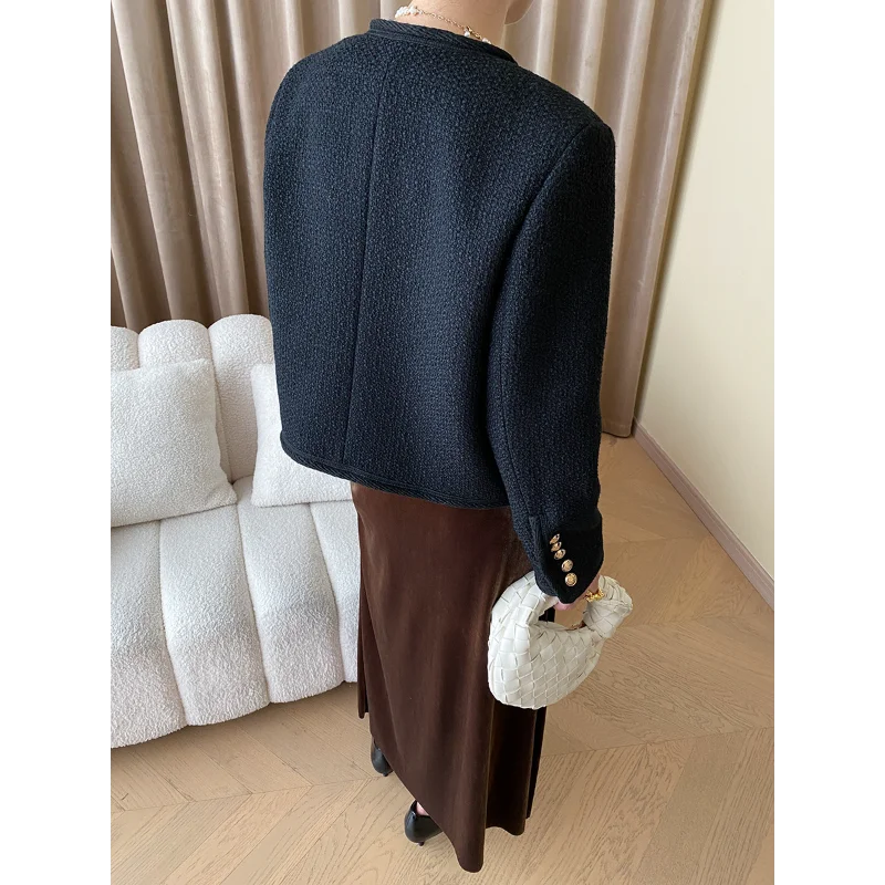 Рисунок 6 - Женский твидовый пиджак с круглым вырезом