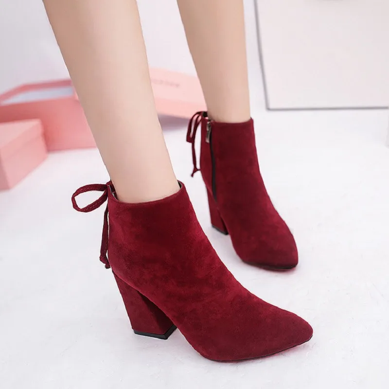 Туфли на высоком каблуке женские ботильоны с острым носком из флока квадратном