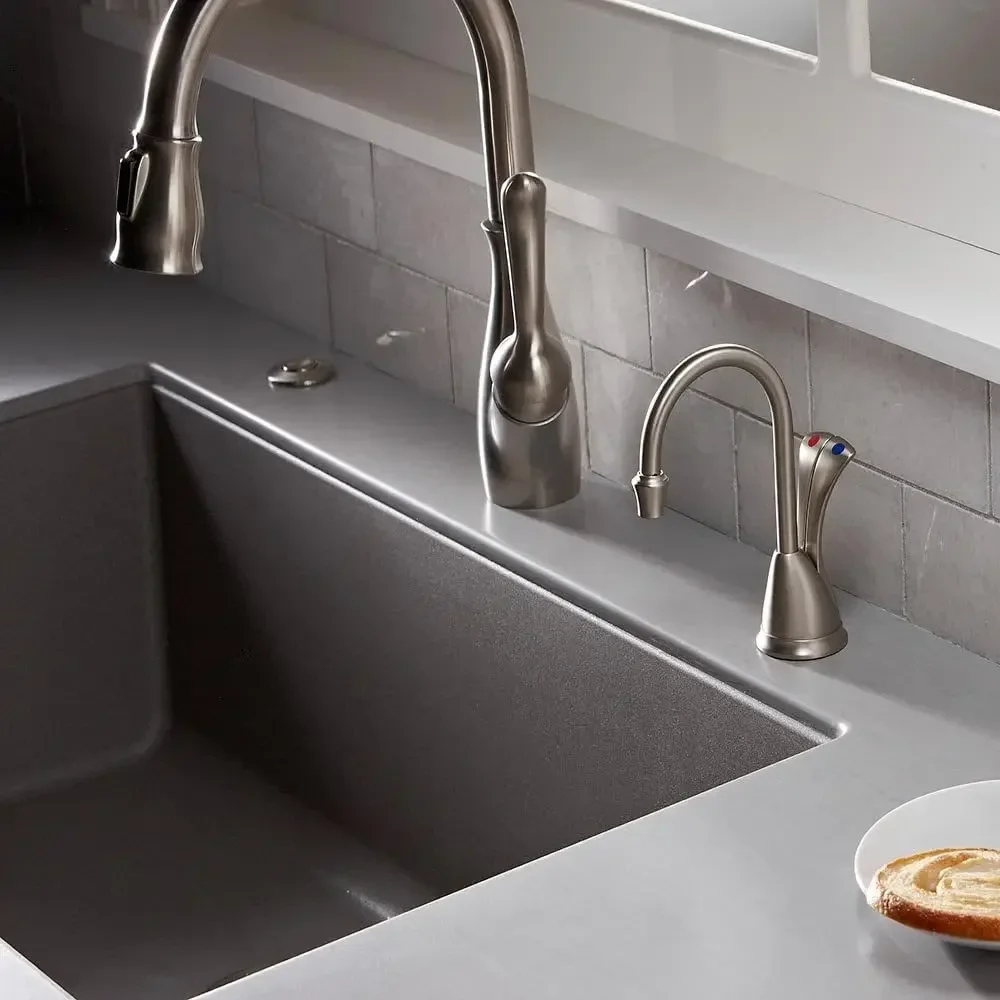 Система распределителя горячей и холодной воды Wave Instant кран бак сатинированный