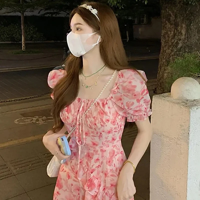 Платье-миди с коротким рукавом и цветочным принтом