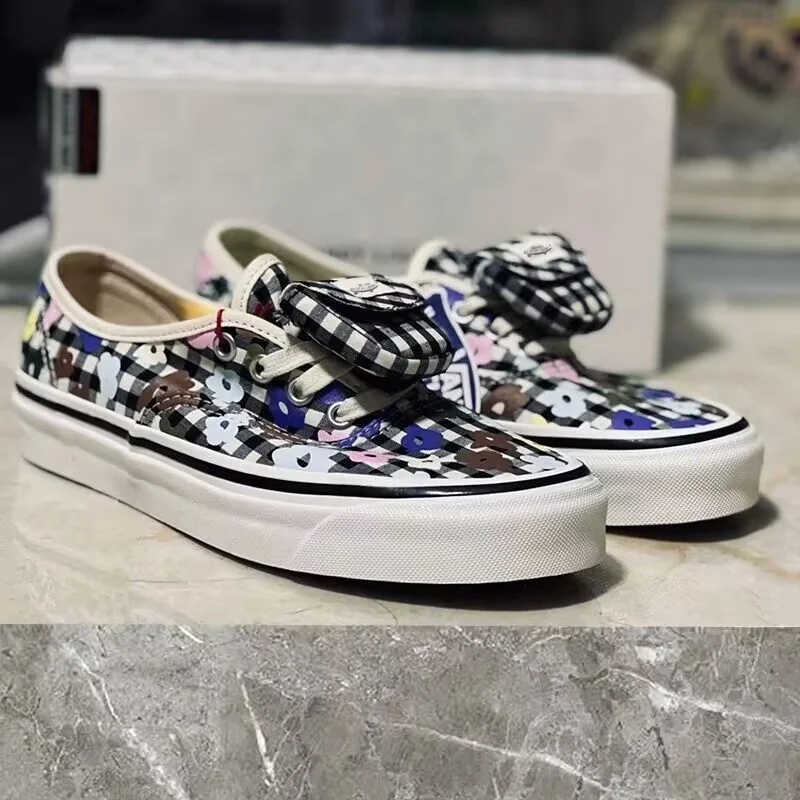 

Casual sports shoes flower graffiti thick bottom waterproof table lace-up low top handmade custom canvas shoes for women 35-39