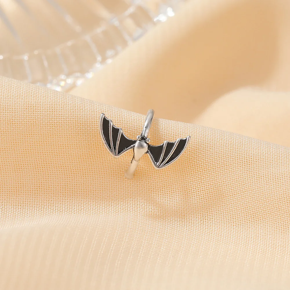 

Simple Wings Ear Bone Clip Gothic Couple Earrings Trendy Personalized Retro Bat Ear Clip Without Pierced Earrings for Women