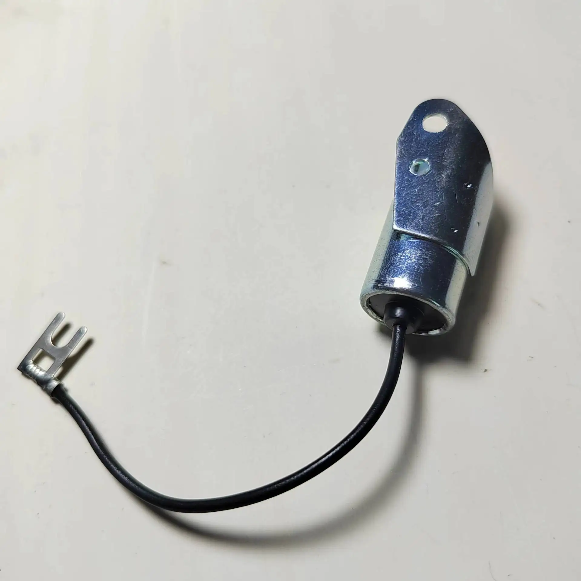 Фото Конденсатор зажигания для двигателя Ford V8 E100 E200 E300 F100 F200 F300 OE B7A-12300A (B7A12300A) №5