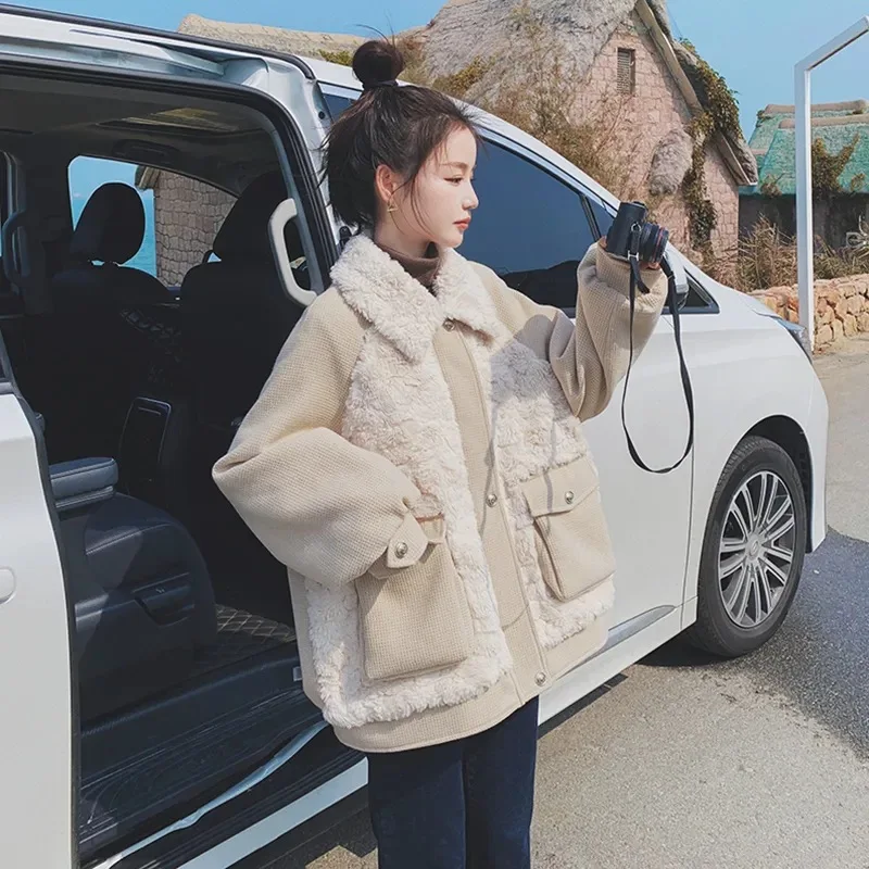 Autumn and Winter New Lambswool Splicing Jacket Female Design Sense Niche Tops Female Large Size Loose Cotton Jacket