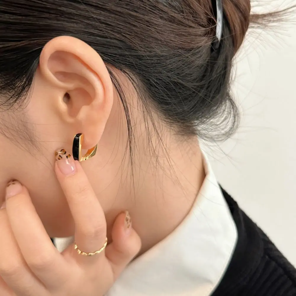 Геометрические серьги цвета красного золота универсальные элегантные для