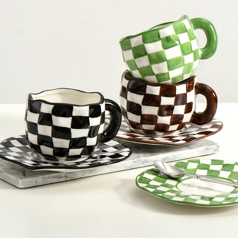 

Nordic Style Hand-clamped Irregular Lattice Ceramic Coffee Cup Black and White Chessboard Hand-painted Afternoon Tea Cup