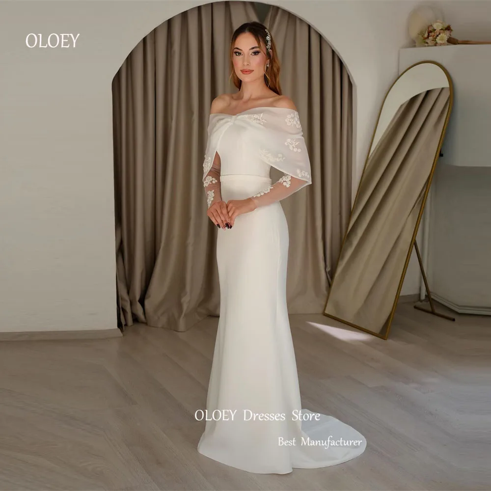 Женское платье с длинным рукавом открытыми плечами и юбкой-годе