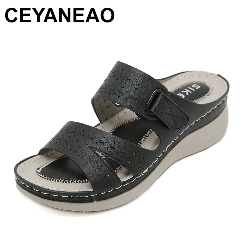 Резиновые шлепанцы большие размеры туфли на низком каблуке с резьбой женские 2024