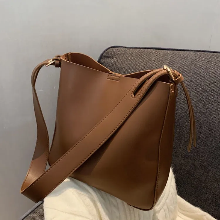 

Bag 2021 New Tide Versatile Fall Winter Large Capacity Bucket Bag with Diagonal Shoulder Purses and Handbags
