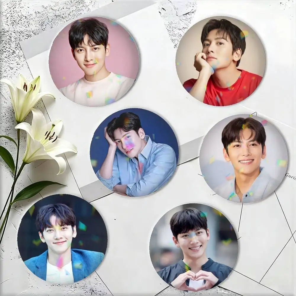 Фото Броши и значки Ji Chang-Wook H-Heartthrob (25 мм, 32 мм, 44 мм, 58 мм, 75 мм) для аксессуаров и подарков №1