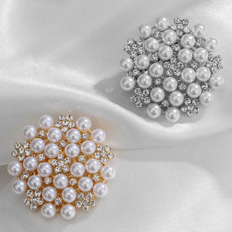 

Trendy White Imitation Pearl Brooch for Women Hollow Flowers Brooches Crystal Rhinestone Ladies Corsage Pins Wedding Jewelry