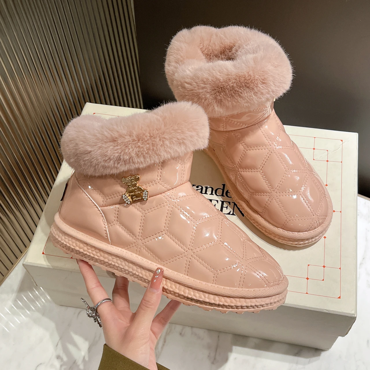 

2022 new winter comfortable plush warm snow boots waterproof non-slip wear-resistant thick bottom new tide casual women's shoes