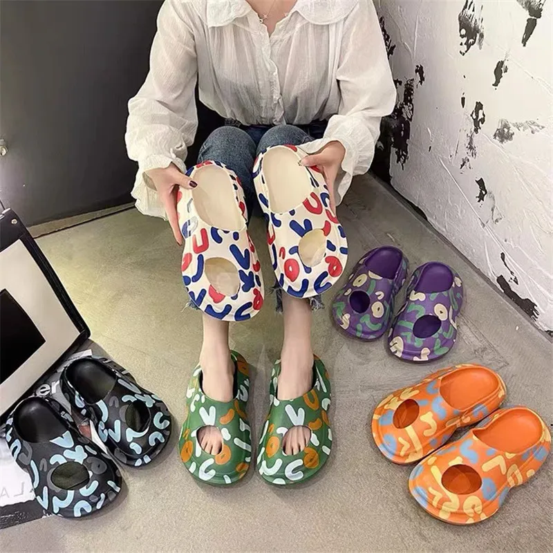 Man Women Graffiti Hole Slipper 2022 New EVA Soft Bottom Couples Outdoor Thick Sole Slipper