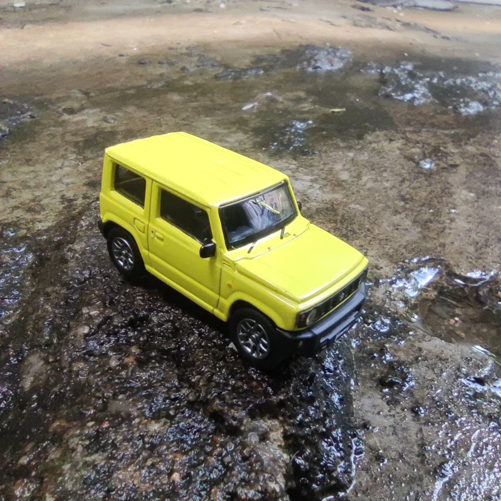 Коллекционная модель автомобиля Dorlop 1:64 Suzuki Jimny из литого металла с орнаментом