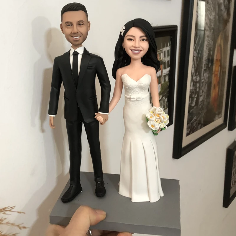 Modelo IL129 de 22cm de altura, muñecas de pastel de boda personalizadas, figuritas de hombre Real, Bobblehead vestido de novia, muñecas 100%, figuras hechas a mano