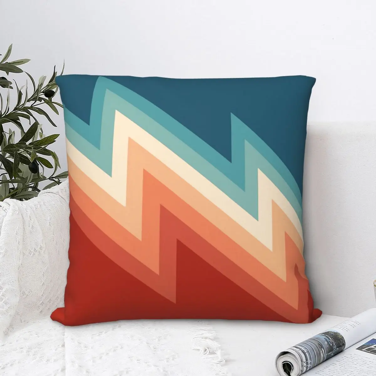 Декоративная подушка в стиле ретро с шевронным узором |