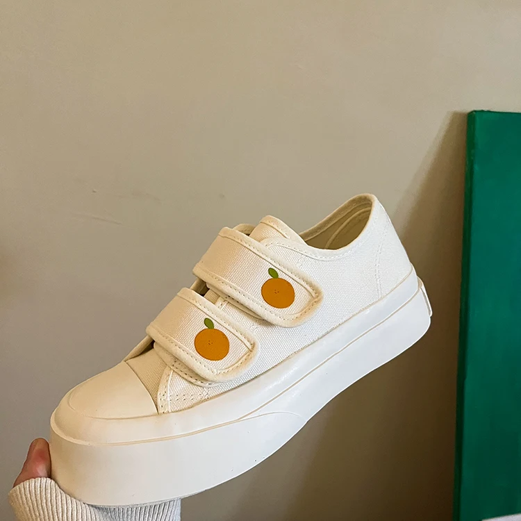 

Женские кеды в японском стиле на платформе с мультяшными фруктами, модные Универсальные белые однотонные повседневные холщовые кроссовки на липучке