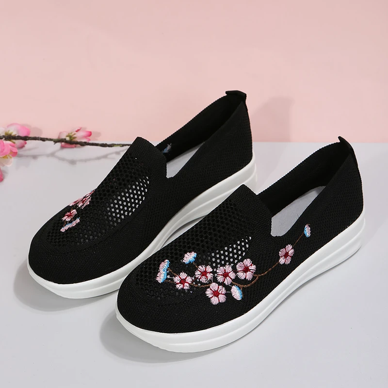 Women's sports shoes Mesh breathable flower comfortable round toe low top single shoe Women's Lefu shoes Mom's Shoes Size 35-43