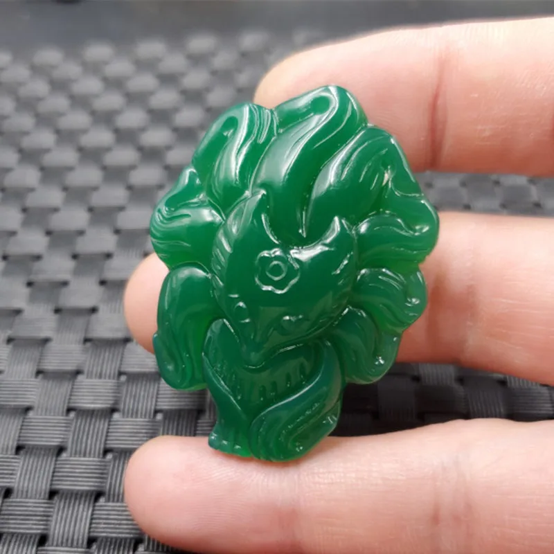 

Natural Green Chalcedony Hand-carved Nine-tailed Fox Pendant Fashion Boutique Jewelry Men and Women Green Agate Fox Necklace