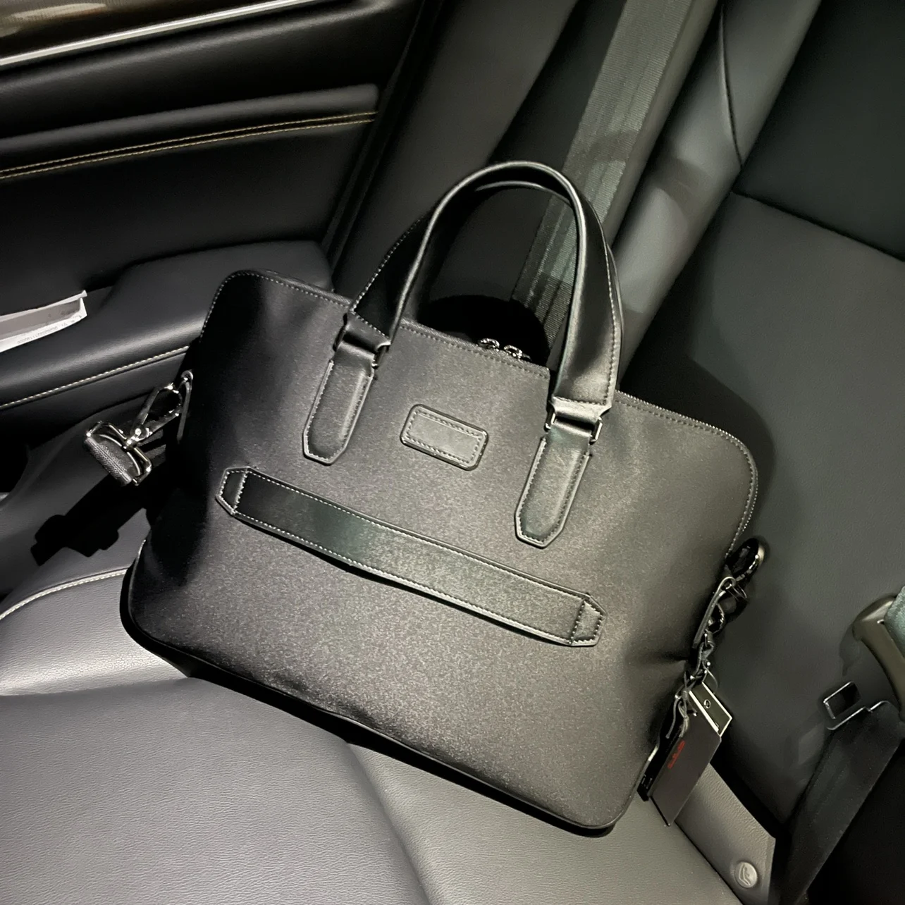 Tumi Fashion Business Simplicity Convenient Thin Men's Briefcase Tote Briefcase Document Bag Laptop Bag Messenger Bag Men