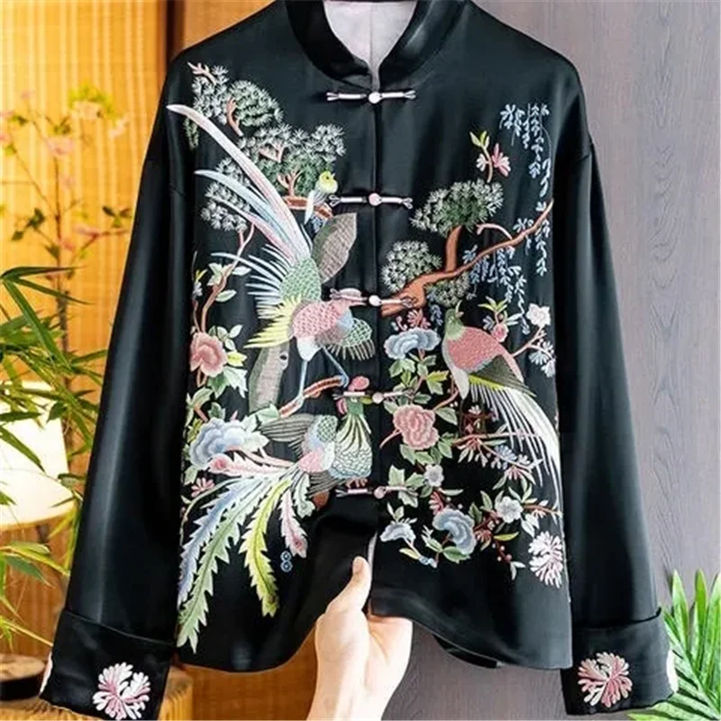 Свободное пальто в китайском стиле с вышивкой и пряжкой