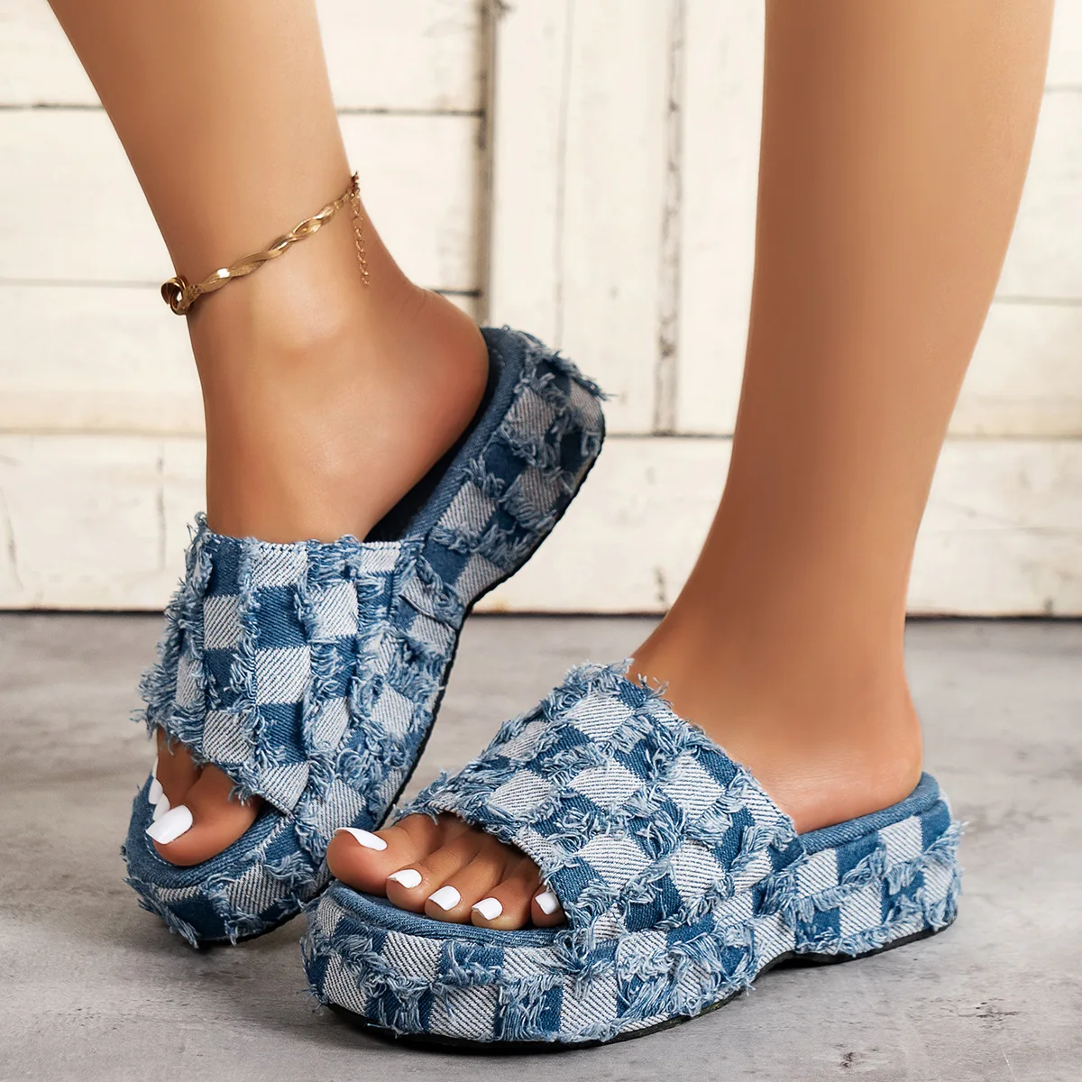 

FAFA 2023 Summer New Muffin Thick Bottom Slippers Outside Wearing Denim Tassel Checkerboard Lattice Casual One Word Sandals Drag