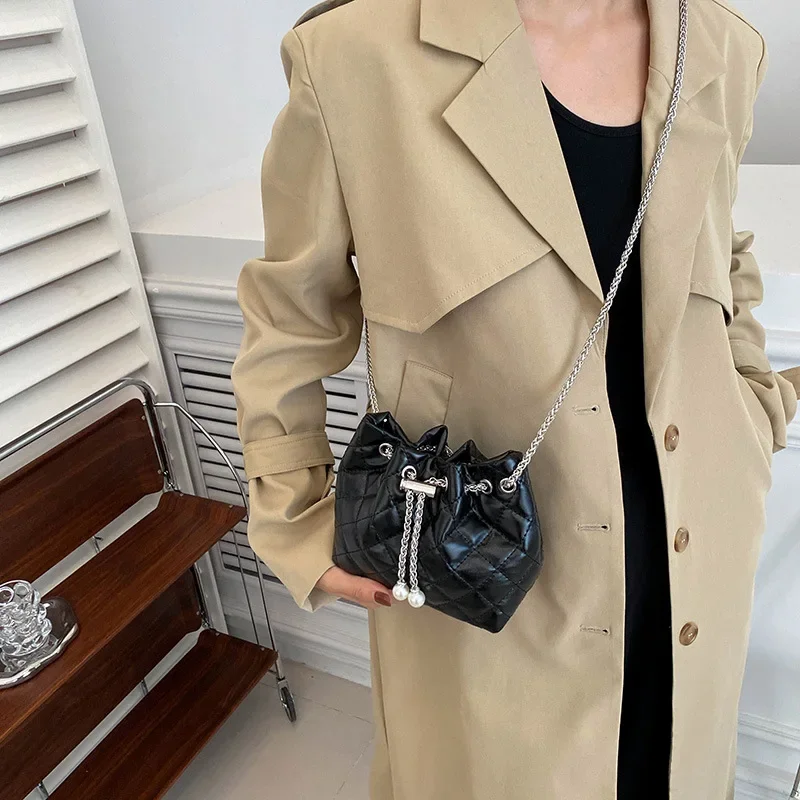 Жемчужная сумка 2023 популярная Весенняя модная сумка-мессенджер на цепочке