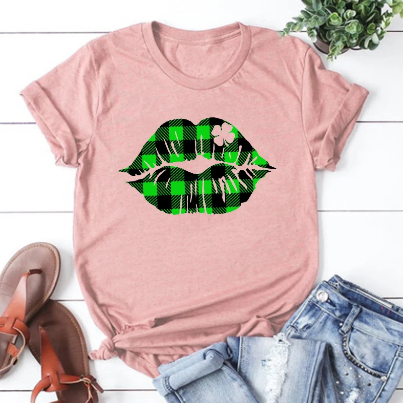 

Женская футболка с надписью «St. Paфокусы»