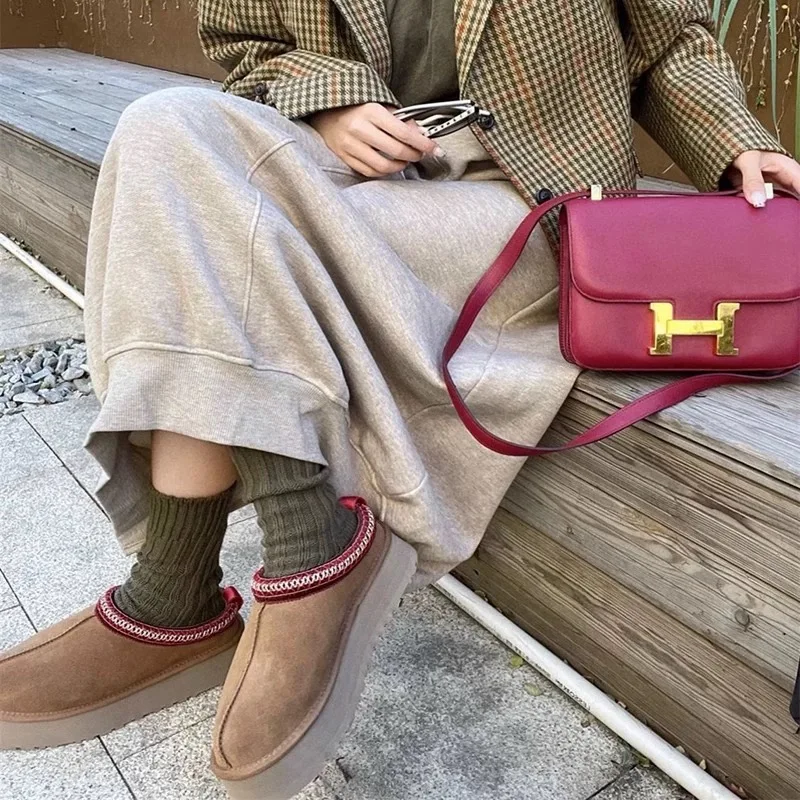 

HQF UG 2023 высококачественные зимние сапоги на платформе 4,5 см женские водонепроницаемые уличные теплые сапоги на плоской подошве с шерстяной меховой подкладкой черного и каштанового цвета