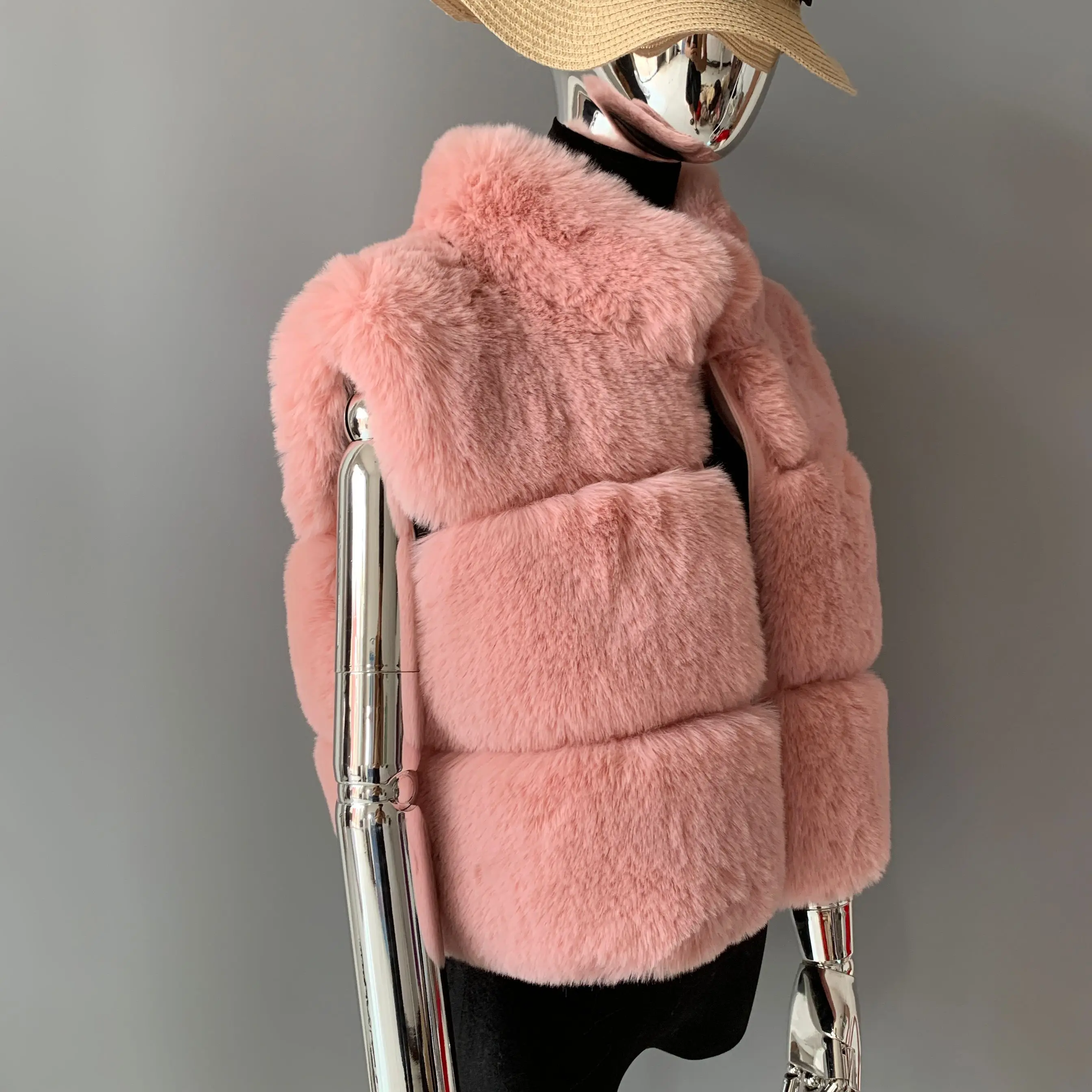 Рисунок 2 - Новый модный жилет из искусственного