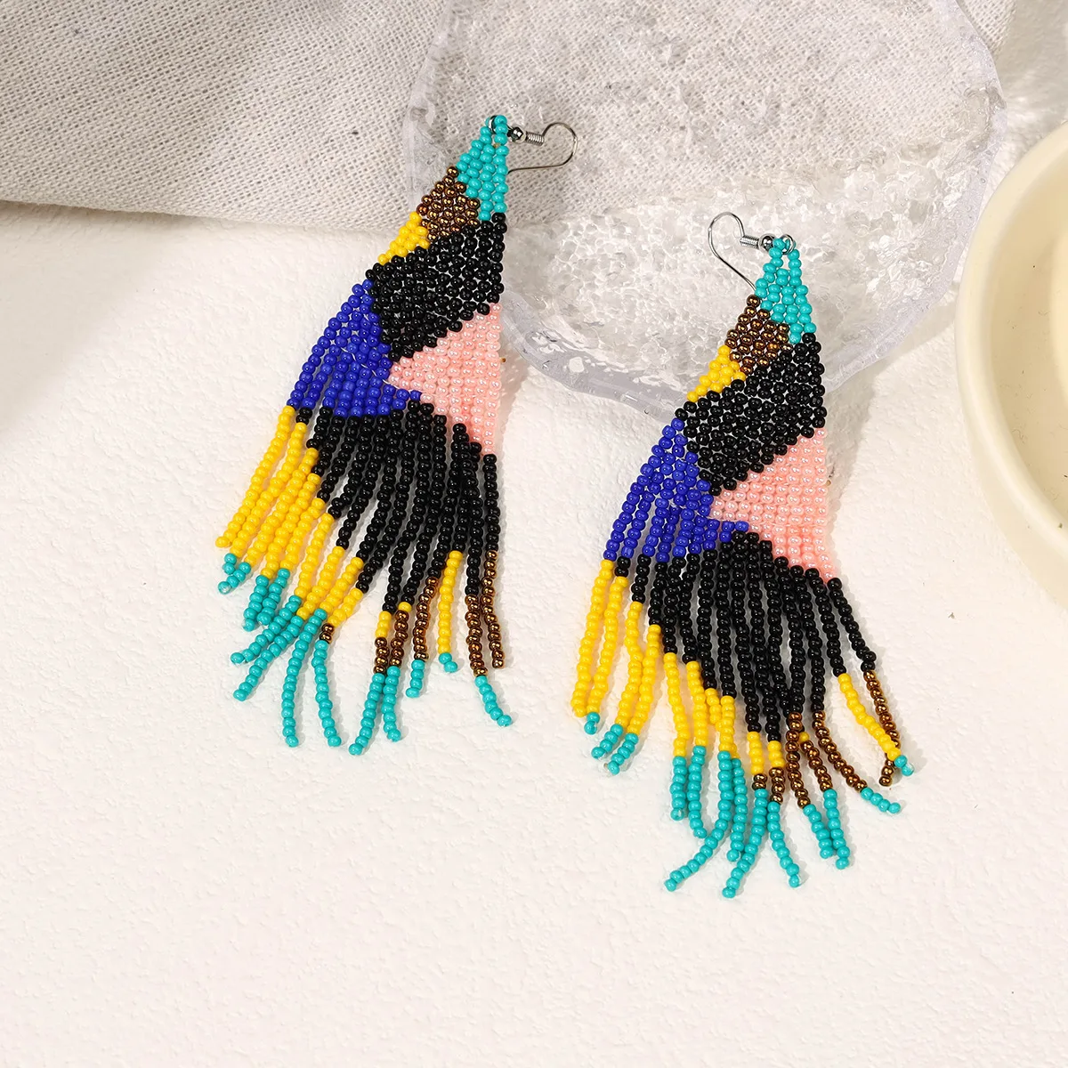 Серьги-кисточки геометрический дизайн оригинальное ручное вязание богемные
