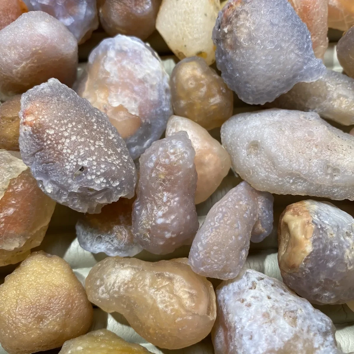 1Pcs Natural Stone Peculiar Rare Precious Gift Alxa Natural Colorful Sugar Heart Agate Hourglass Ring Stone Small Stone