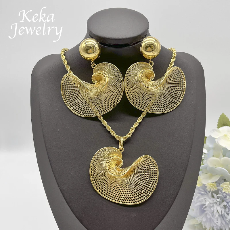 Комплект из колье и серёг с золотым покрытием 22 к