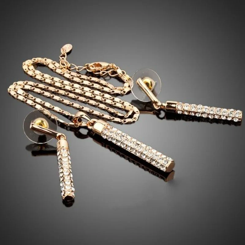 Комплект колье и серёжек из страз